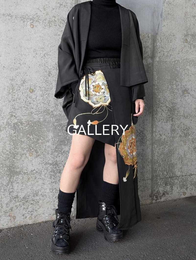 画像9: 【金駒鏡裏文×丸に梅鉢紋】黒留袖ショートパンツセットアップ＆オーバースカート (9)