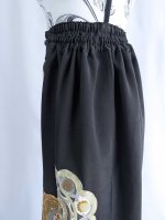 画像23: 【金駒鏡裏文×丸に梅鉢紋】黒留袖ショートパンツセットアップ＆オーバースカート (23)
