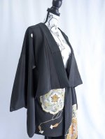 画像34: 【金駒鏡裏文×丸に梅鉢紋】黒留袖ショートパンツセットアップ＆オーバースカート (34)