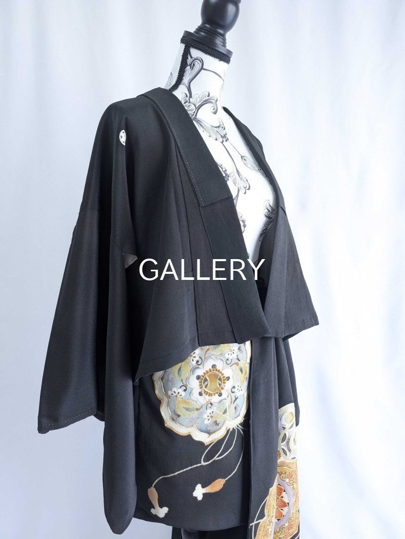 画像34: 【金駒鏡裏文×丸に梅鉢紋】黒留袖ショートパンツセットアップ＆オーバースカート (34)