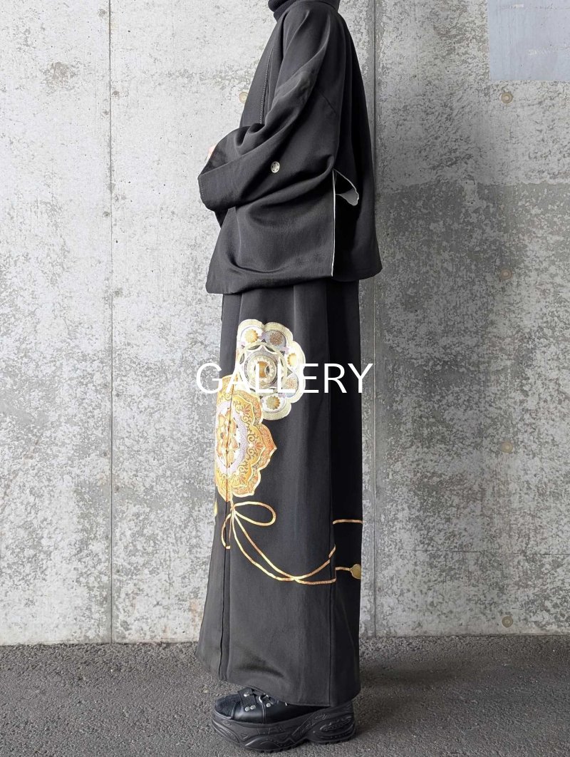 画像6: 【金駒鏡裏文×丸に梅鉢紋】黒留袖ショートパンツセットアップ＆オーバースカート (6)