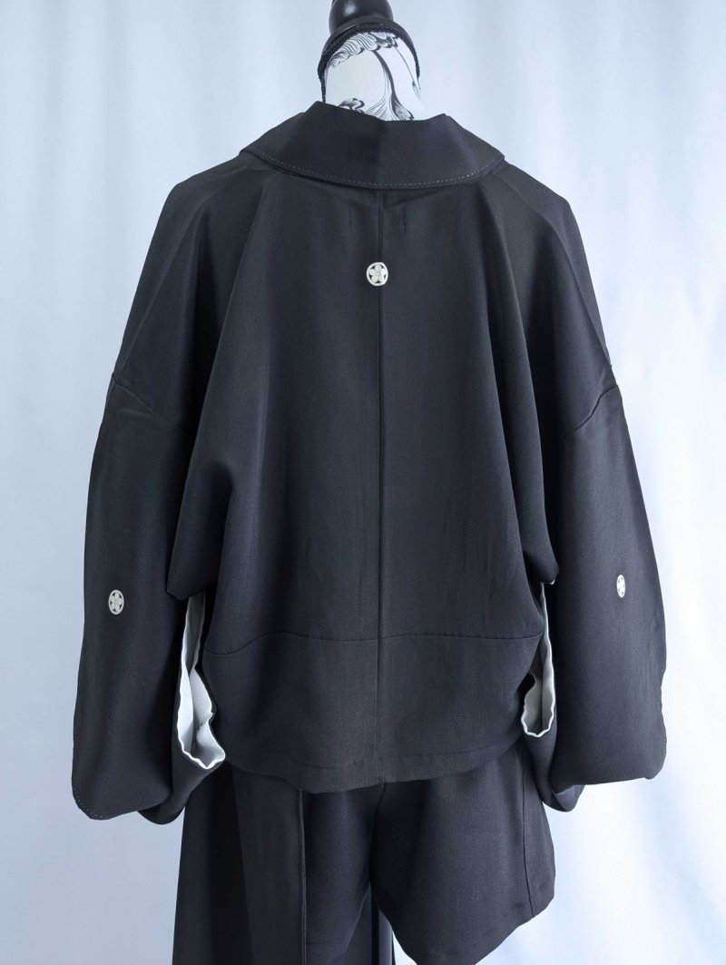 画像32: 【金駒鏡裏文×丸に梅鉢紋】黒留袖ショートパンツセットアップ＆オーバースカート (32)