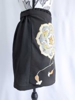 画像16: 【金駒鏡裏文×丸に梅鉢紋】黒留袖ショートパンツセットアップ＆オーバースカート (16)