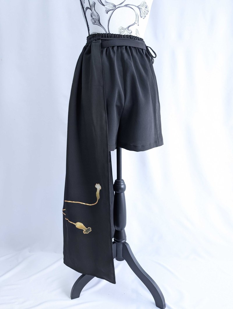 画像24: 【金駒鏡裏文×丸に梅鉢紋】黒留袖ショートパンツセットアップ＆オーバースカート (24)