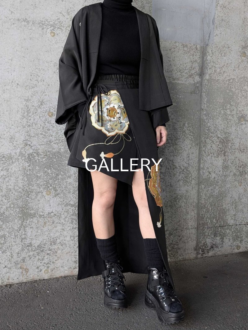 画像8: 【金駒鏡裏文×丸に梅鉢紋】黒留袖ショートパンツセットアップ＆オーバースカート (8)