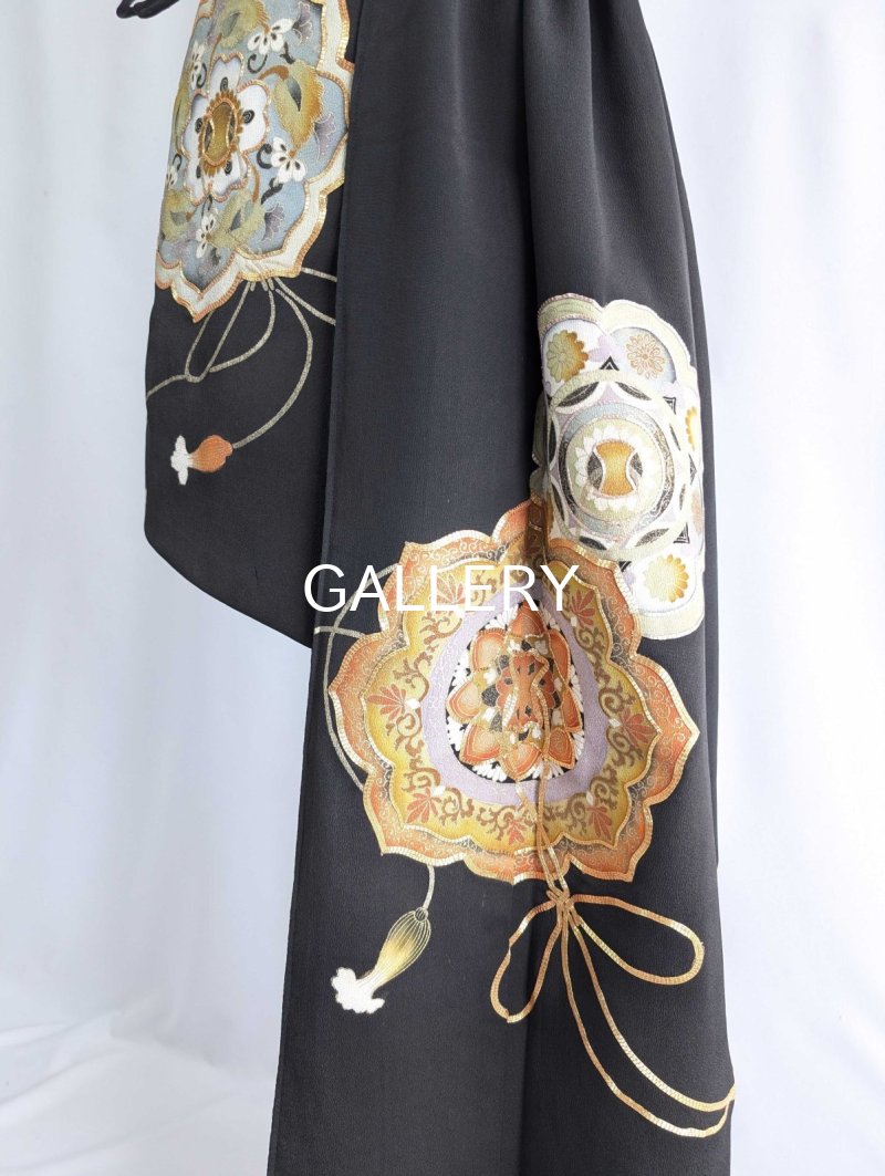 画像21: 【金駒鏡裏文×丸に梅鉢紋】黒留袖ショートパンツセットアップ＆オーバースカート (21)