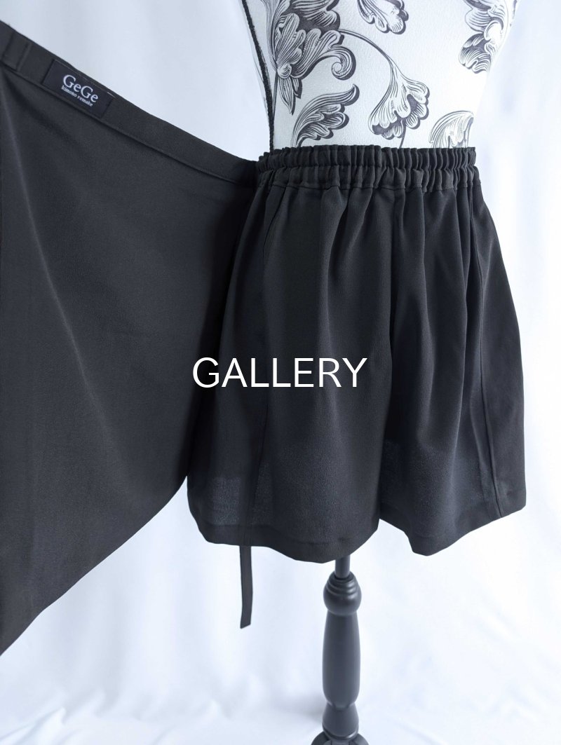 画像18: 【金駒鏡裏文×丸に梅鉢紋】黒留袖ショートパンツセットアップ＆オーバースカート (18)