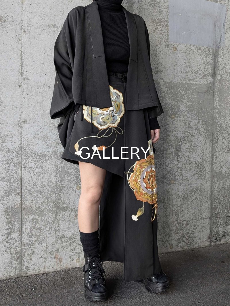 画像3: 【金駒鏡裏文×丸に梅鉢紋】黒留袖ショートパンツセットアップ＆オーバースカート (3)