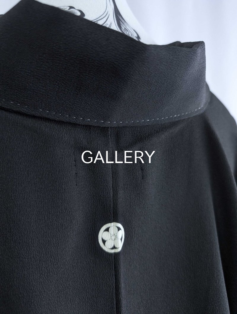 画像33: 【金駒鏡裏文×丸に梅鉢紋】黒留袖ショートパンツセットアップ＆オーバースカート (33)