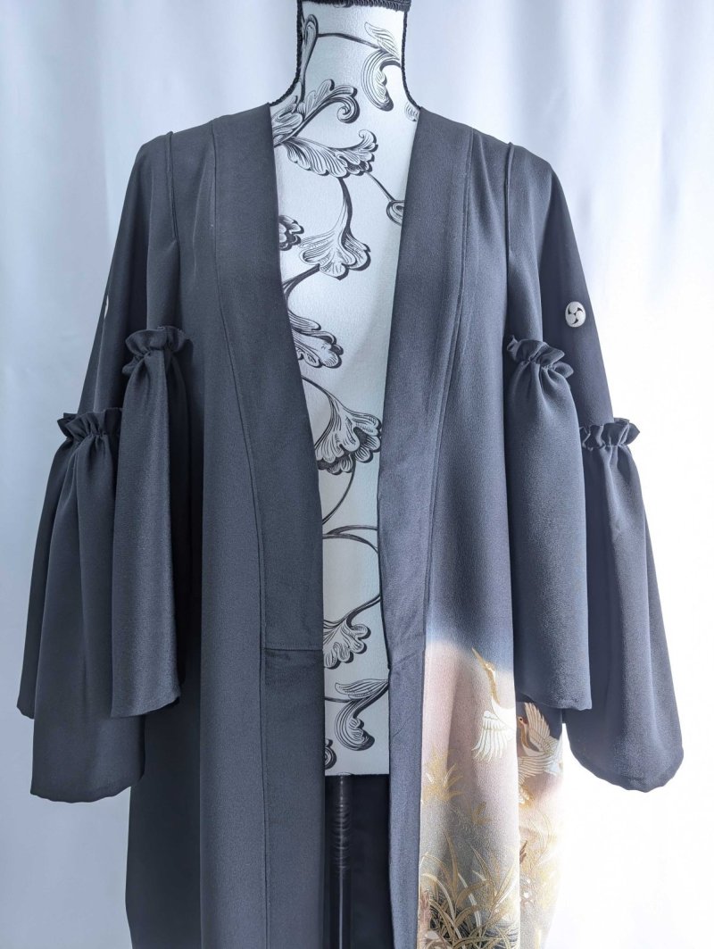 画像10: 【流水×飛鶴】黒留袖フリルケープスリーブカーディガンコート (10)