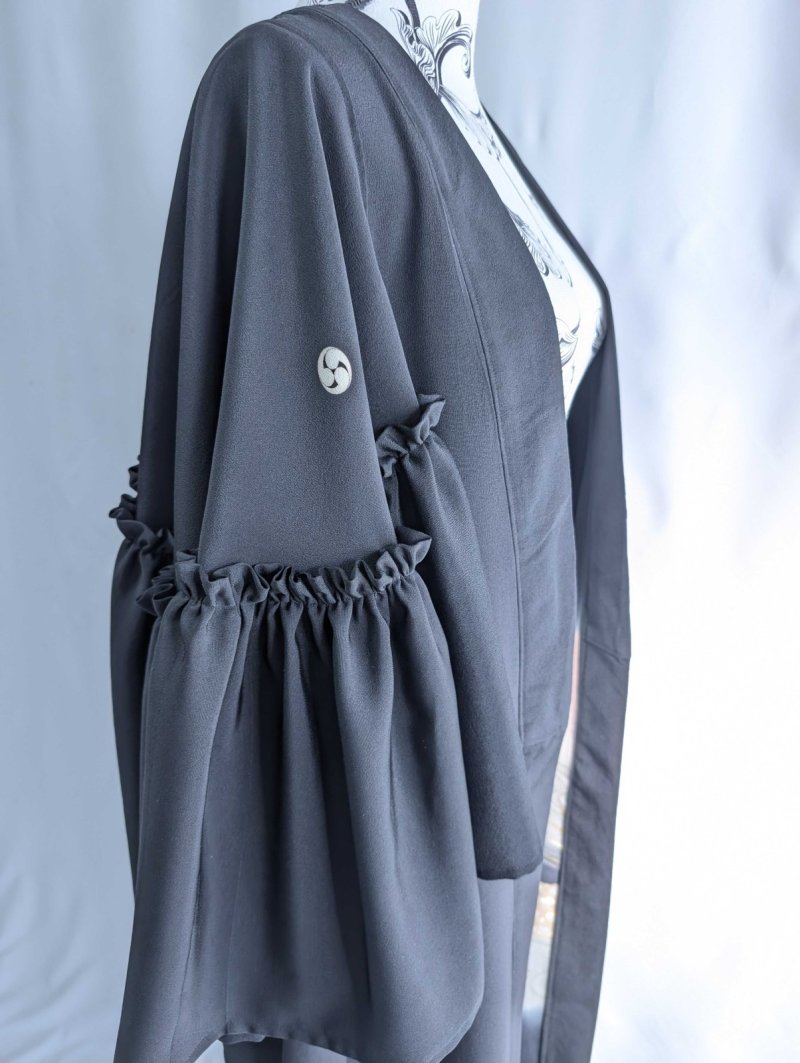 画像23: 【流水×飛鶴】黒留袖フリルケープスリーブカーディガンコート (23)