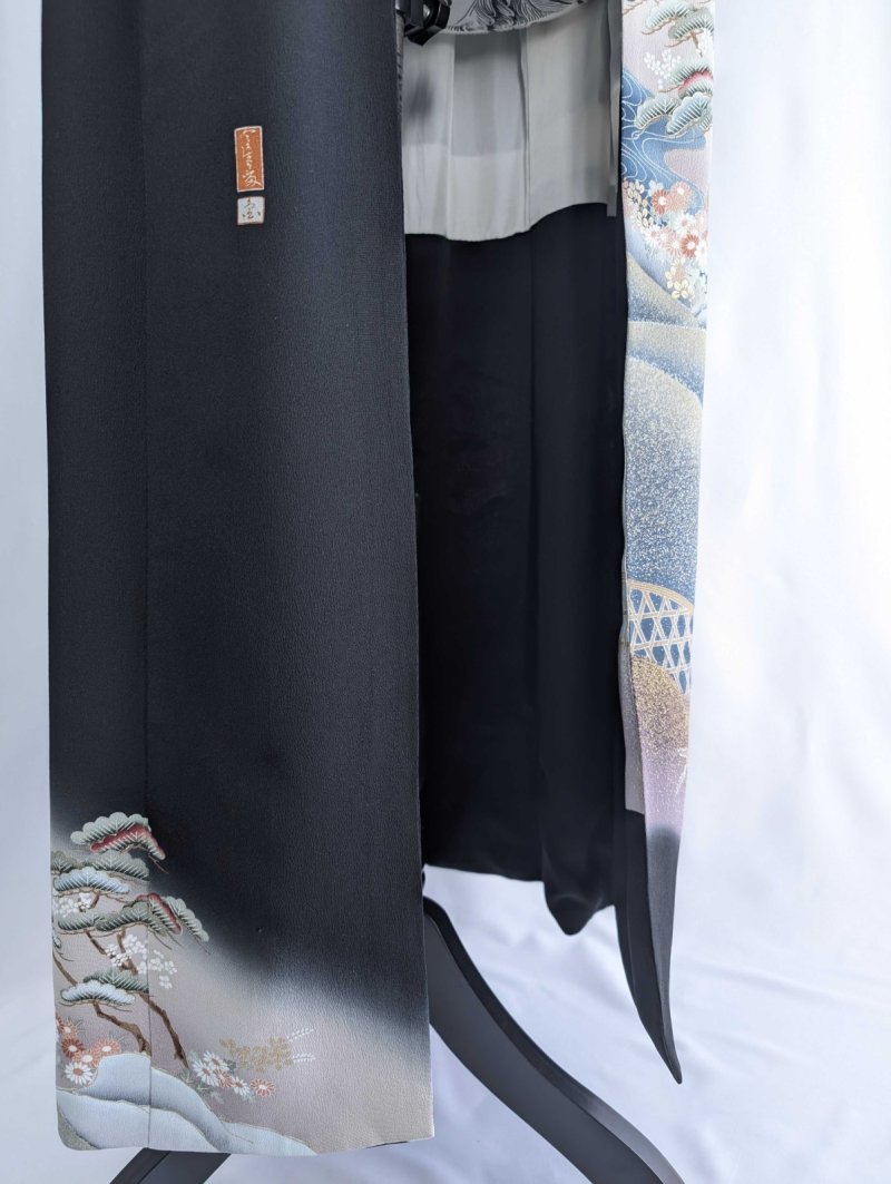 画像16: 【飛鶴風景画】落款付き黒留袖オーバースカートセットアップ (16)