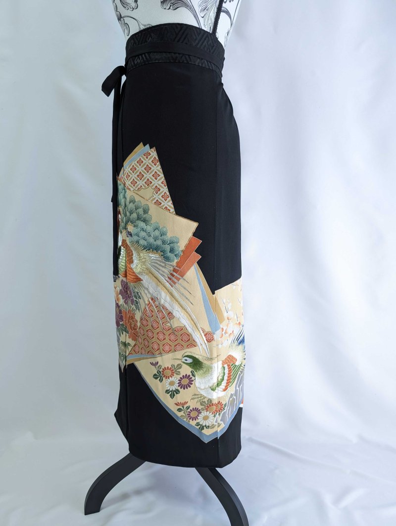 画像10: 【牡丹×刺繍鳳凰】黒留袖ラップスカートセットアップ (10)