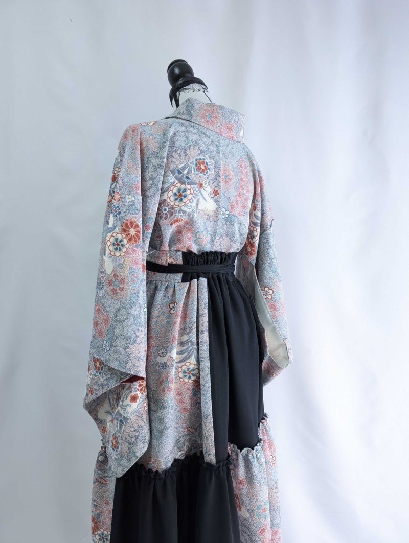 画像32: 【菊×梅文様】落款付き縮緬小紋淡色ティアードラップスカートセットアップ (32)