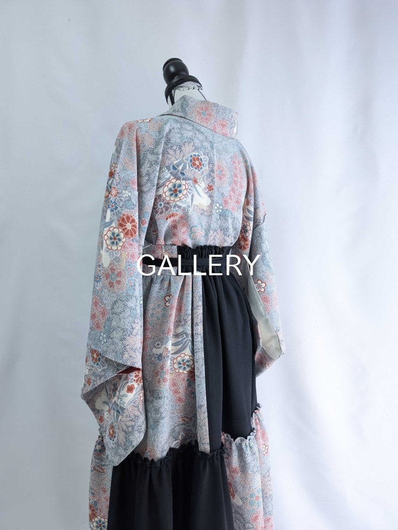 画像32: 【菊×梅文様】落款付き縮緬小紋淡色ティアードラップスカートセットアップ (32)