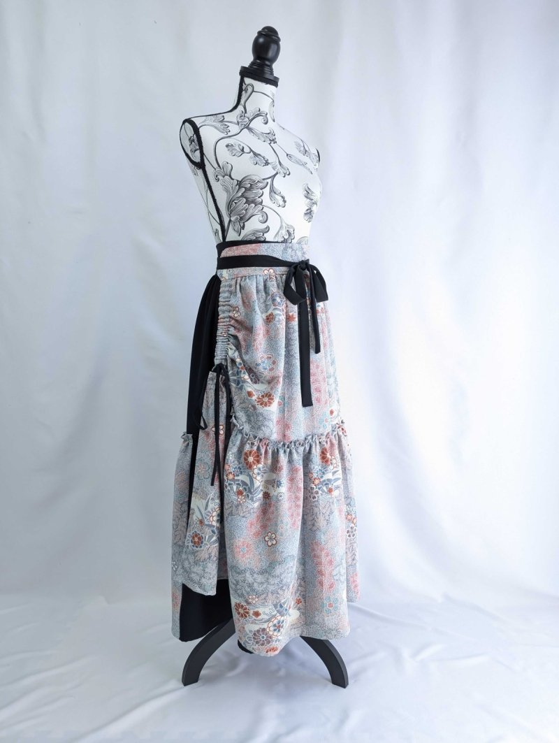 画像26: 【菊×梅文様】落款付き縮緬小紋淡色ティアードラップスカートセットアップ (26)