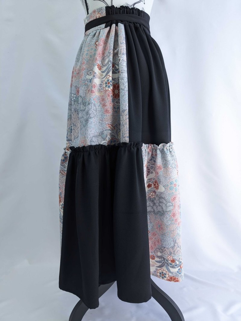 画像22: 【菊×梅文様】落款付き縮緬小紋淡色ティアードラップスカートセットアップ (22)