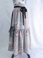 画像18: 【菊×梅文様】落款付き縮緬小紋淡色ティアードラップスカートセットアップ (18)