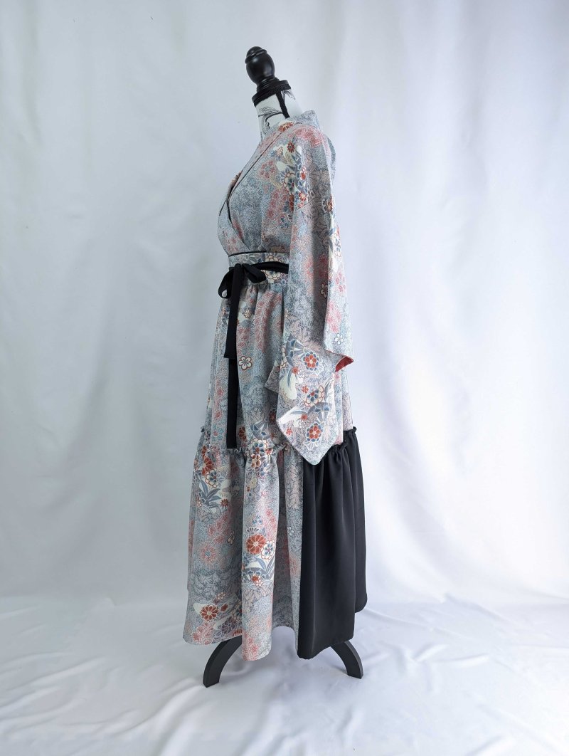 画像31: 【菊×梅文様】落款付き縮緬小紋淡色ティアードラップスカートセットアップ (31)