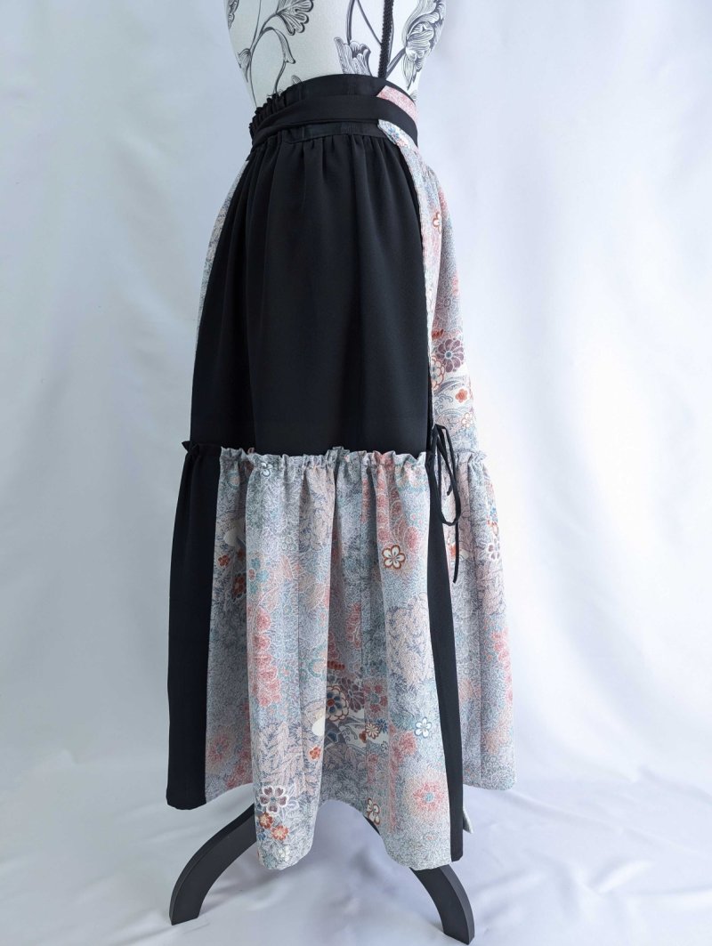 画像24: 【菊×梅文様】落款付き縮緬小紋淡色ティアードラップスカートセットアップ (24)