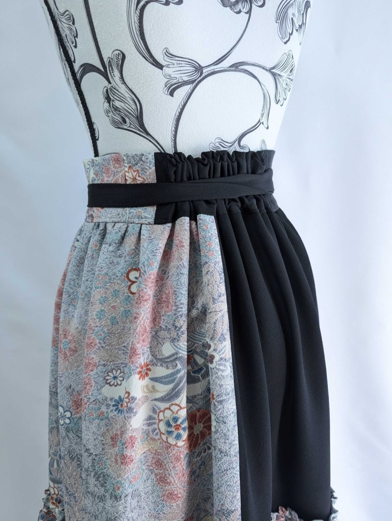 画像23: 【菊×梅文様】落款付き縮緬小紋淡色ティアードラップスカートセットアップ (23)