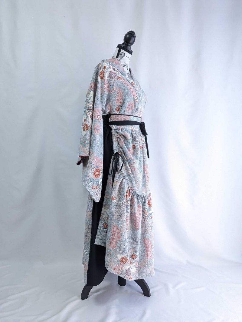 画像33: 【菊×梅文様】落款付き縮緬小紋淡色ティアードラップスカートセットアップ (33)