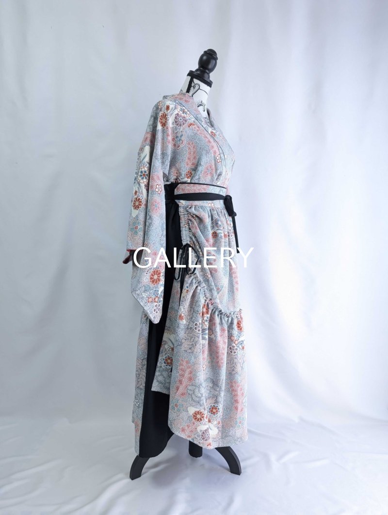 画像33: 【菊×梅文様】落款付き縮緬小紋淡色ティアードラップスカートセットアップ (33)