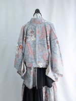 画像15: 【菊×梅文様】落款付き縮緬小紋淡色ティアードラップスカートセットアップ (15)