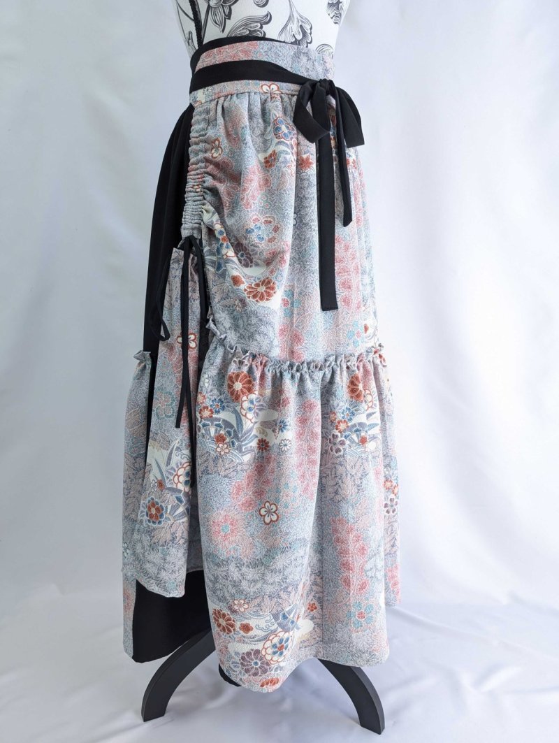 画像27: 【菊×梅文様】落款付き縮緬小紋淡色ティアードラップスカートセットアップ (27)