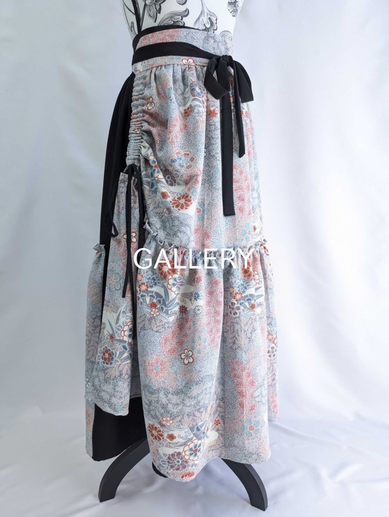 画像27: 【菊×梅文様】落款付き縮緬小紋淡色ティアードラップスカートセットアップ (27)