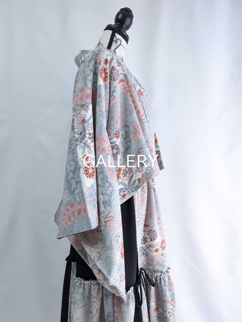 画像16: 【菊×梅文様】落款付き縮緬小紋淡色ティアードラップスカートセットアップ (16)