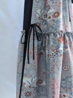 画像20: 【菊×梅文様】落款付き縮緬小紋淡色ティアードラップスカートセットアップ (20)