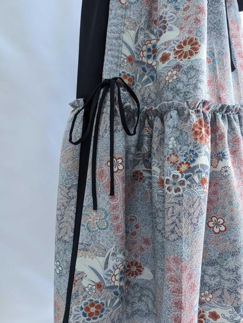 画像20: 【菊×梅文様】落款付き縮緬小紋淡色ティアードラップスカートセットアップ (20)