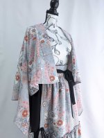 画像17: 【菊×梅文様】落款付き縮緬小紋淡色ティアードラップスカートセットアップ (17)