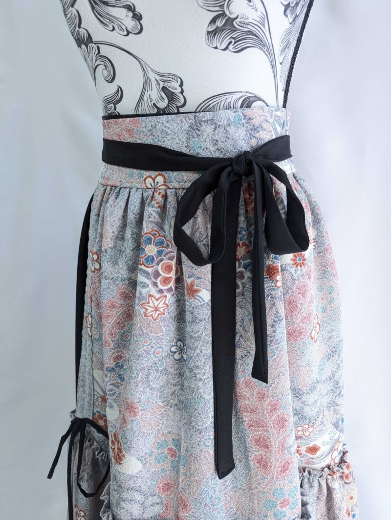 画像19: 【菊×梅文様】落款付き縮緬小紋淡色ティアードラップスカートセットアップ (19)