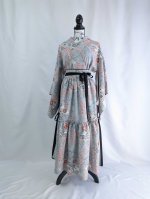 画像30: 【菊×梅文様】落款付き縮緬小紋淡色ティアードラップスカートセットアップ (30)