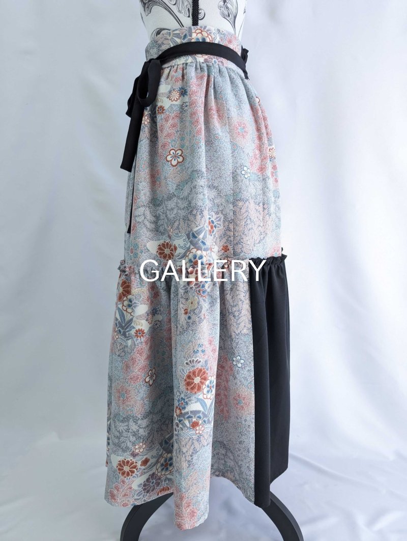 画像21: 【菊×梅文様】落款付き縮緬小紋淡色ティアードラップスカートセットアップ (21)