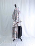 画像13: 【菊×梅文様】落款付き縮緬小紋淡色ティアードラップスカートセットアップ (13)