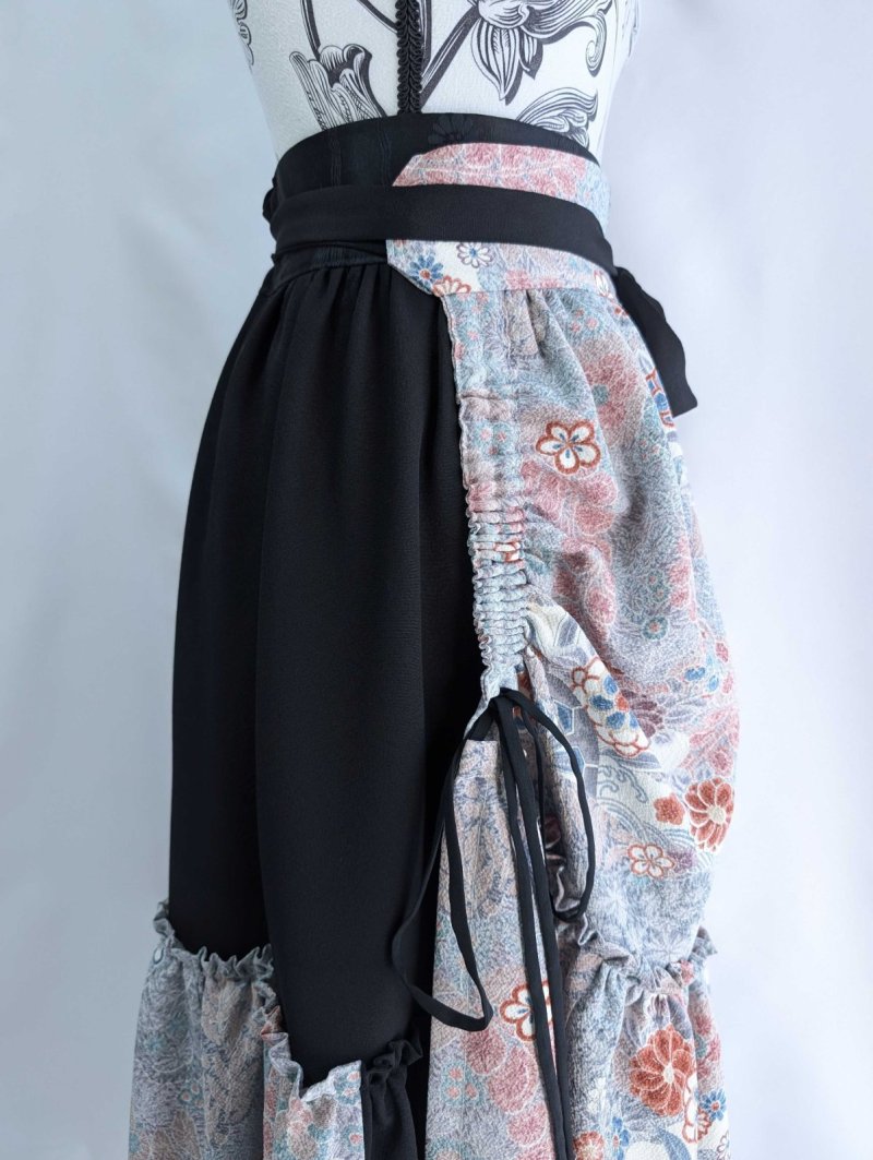 画像29: 【菊×梅文様】落款付き縮緬小紋淡色ティアードラップスカートセットアップ (29)