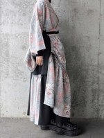 画像5: 【菊×梅文様】落款付き縮緬小紋淡色ティアードラップスカートセットアップ (5)