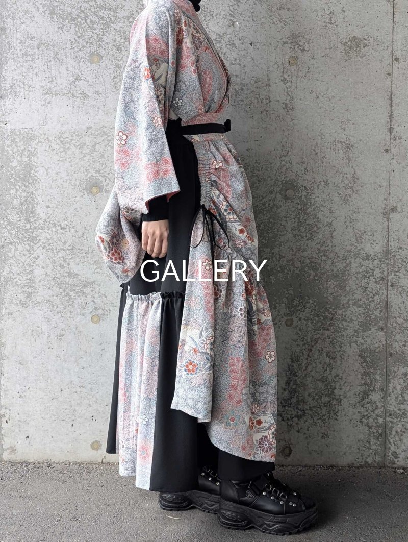 画像5: 【菊×梅文様】落款付き縮緬小紋淡色ティアードラップスカートセットアップ (5)