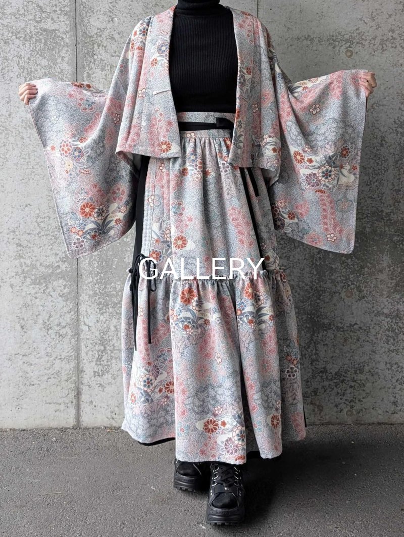 画像7: 【菊×梅文様】落款付き縮緬小紋淡色ティアードラップスカートセットアップ (7)