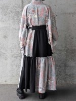 画像4: 【菊×梅文様】落款付き縮緬小紋淡色ティアードラップスカートセットアップ (4)