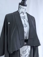 画像13: 【金刺繍×花籠文様】黒留袖オーバースカート＆リボンジャケットセットアップ (13)