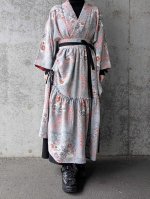 画像2: 【菊×梅文様】落款付き縮緬小紋淡色ティアードラップスカートセットアップ (2)