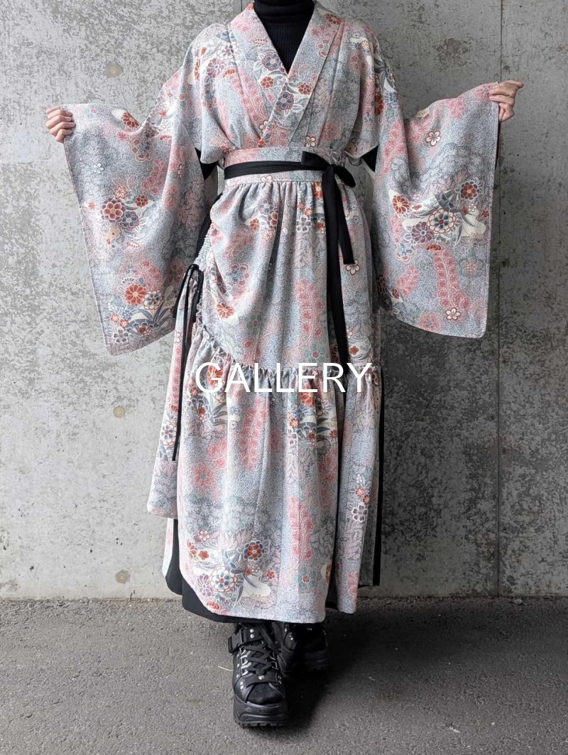画像3: 【菊×梅文様】落款付き縮緬小紋淡色ティアードラップスカートセットアップ (3)