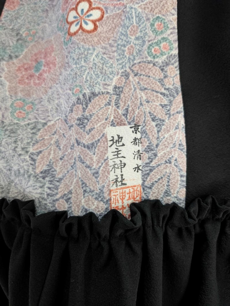 画像34: 【菊×梅文様】落款付き縮緬小紋淡色ティアードラップスカートセットアップ (34)