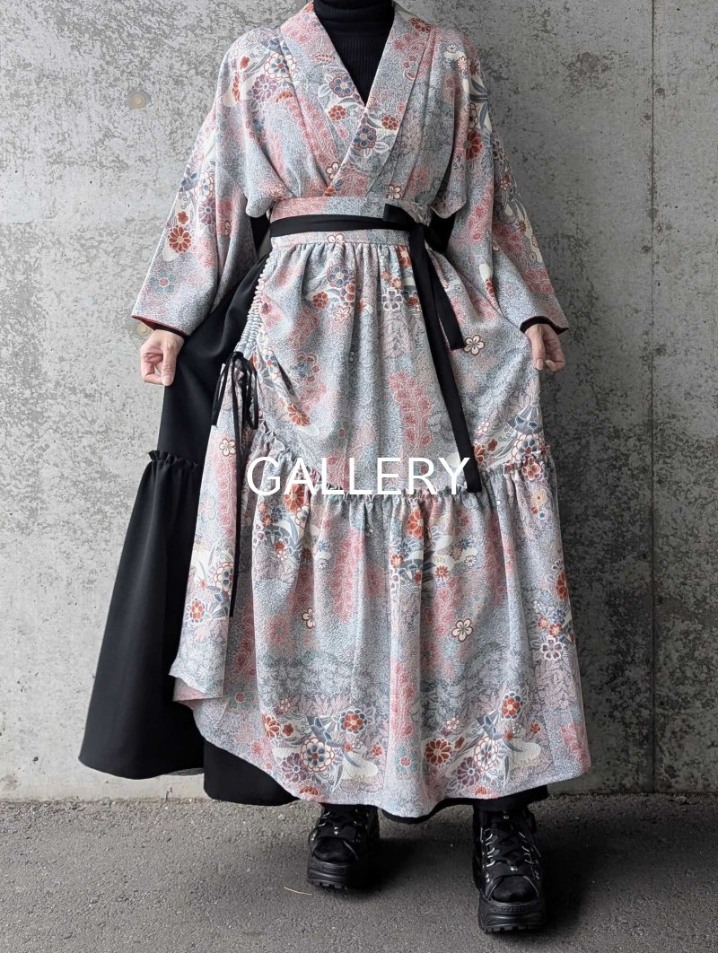 画像2: 【菊×梅文様】落款付き縮緬小紋淡色ティアードラップスカートセットアップ (2)