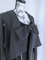 画像12: 【金刺繍×花籠文様】黒留袖オーバースカート＆リボンジャケットセットアップ (12)