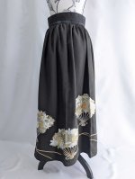 画像12: 【豪華刺繍草花×扇面文】黒留袖オーバースカート (12)